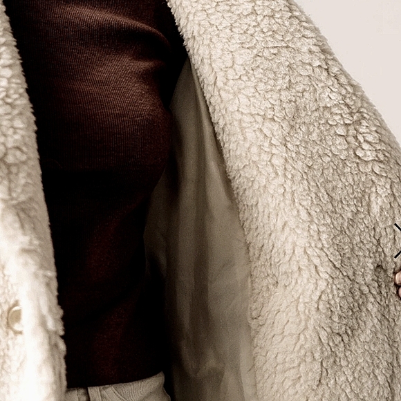 NOWT abercrombie and fitch cream long teddy. L - Picture 4 of 6